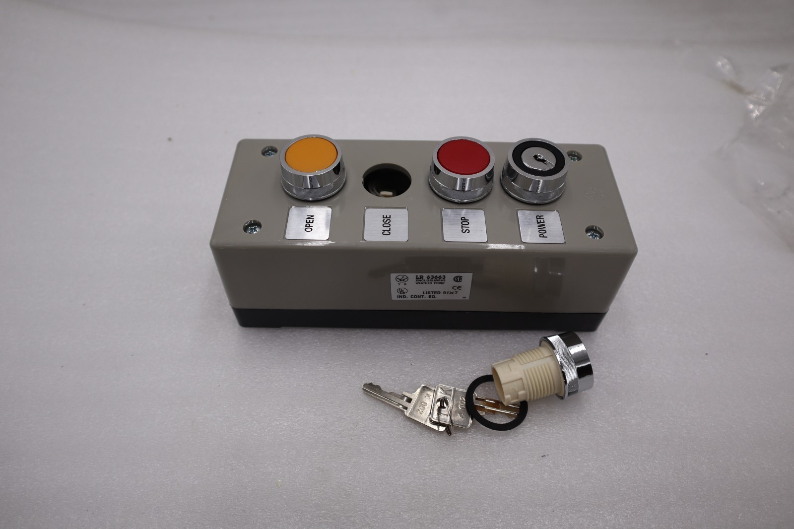 Used LR 63663 Enclosure #3 4Button Surface Mount Control Station STK H520A