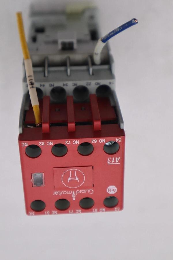 Used ALLEN BRADLEY 700-CF310Z* SER. A RELAY COIL WITH AB 100S-F SER. B STOCK L-163-A