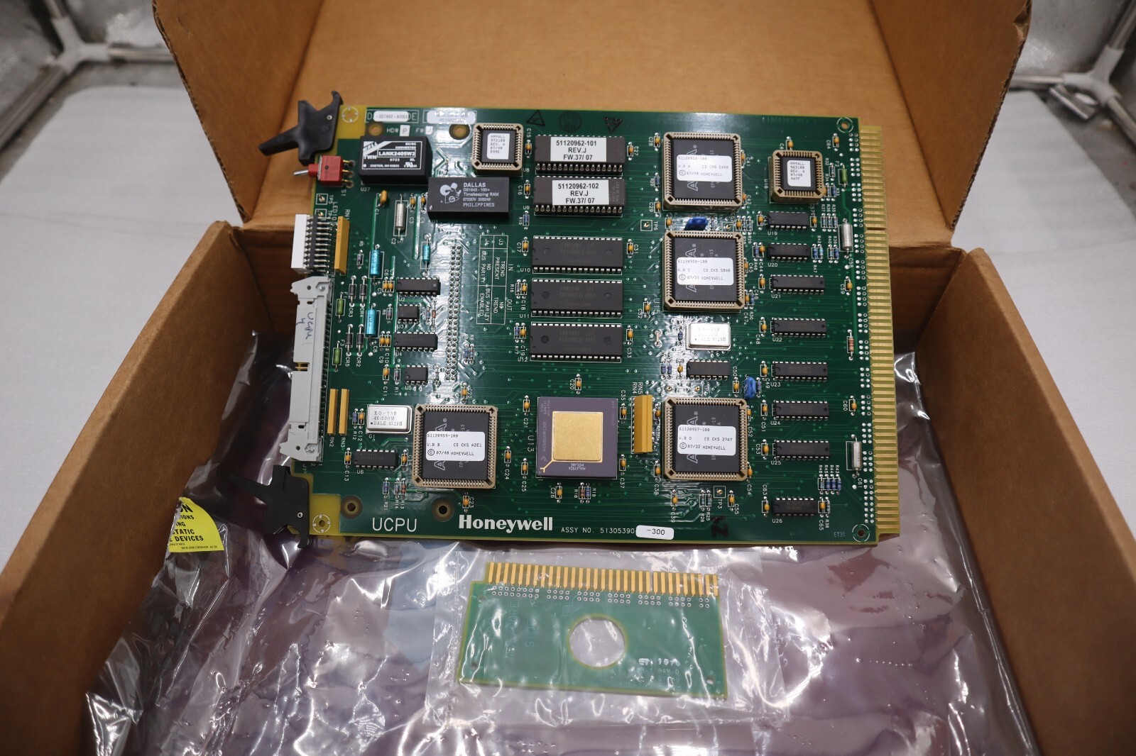 Used NEW HONEYWELL 51196881-100 UPGRADE KIT EC  W/O DEP 51196881100 STOCK G587
