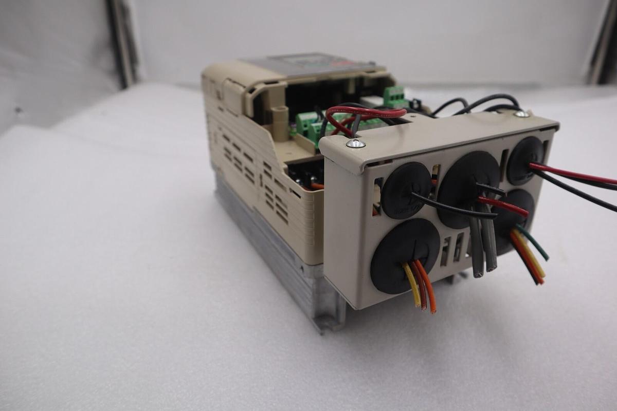 Used YASKAWA ELECTRIC CIMR-AU4A0004FAA / CIMRAU4A0004FAA REV E VFD DRIVE STOCK 4311