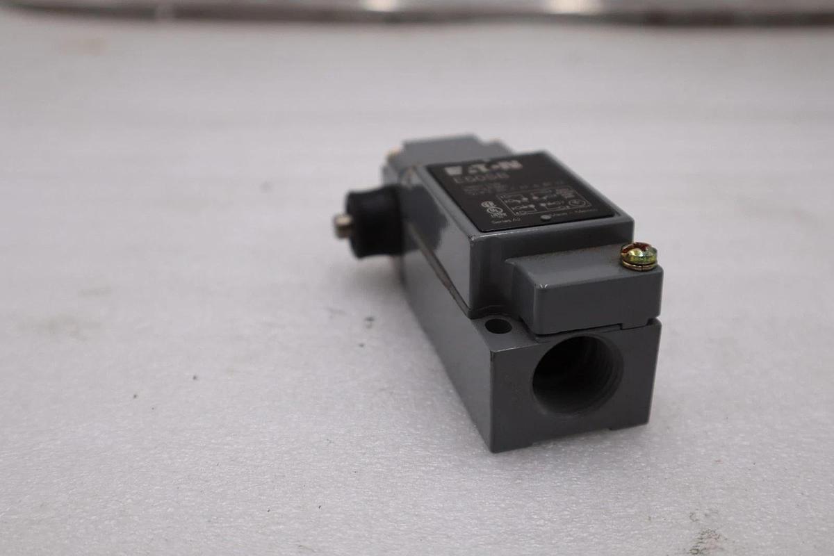 NEW OPEN BOX Eaton E50SB Limit Switch Body Double Pole STK K2113CC 782113290683