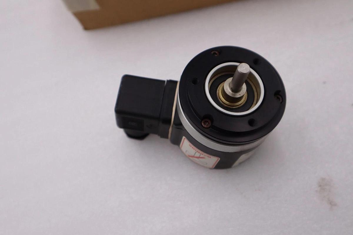Used NEW Hohner Encoder H1E22R/A0 / 031001 5-24 VOLTS 2400P PER REV STOCK H1021