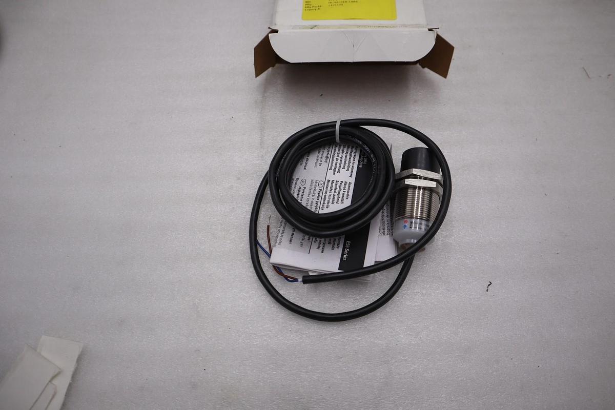 Used NEW OPEN BOX Eaton E59-M30C129C02-A1 iProx Programmable Proximity Sensor -5632CC