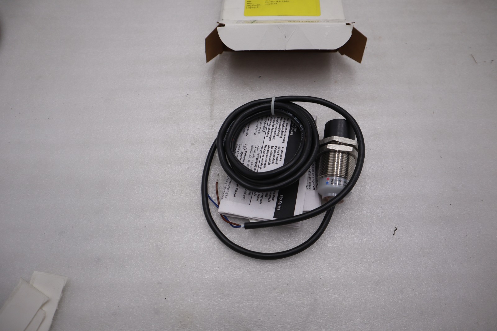 Used NEW OPEN BOX Eaton E59-M30C129C02-A1 iProx Programmable Proximity Sensor -5632CC