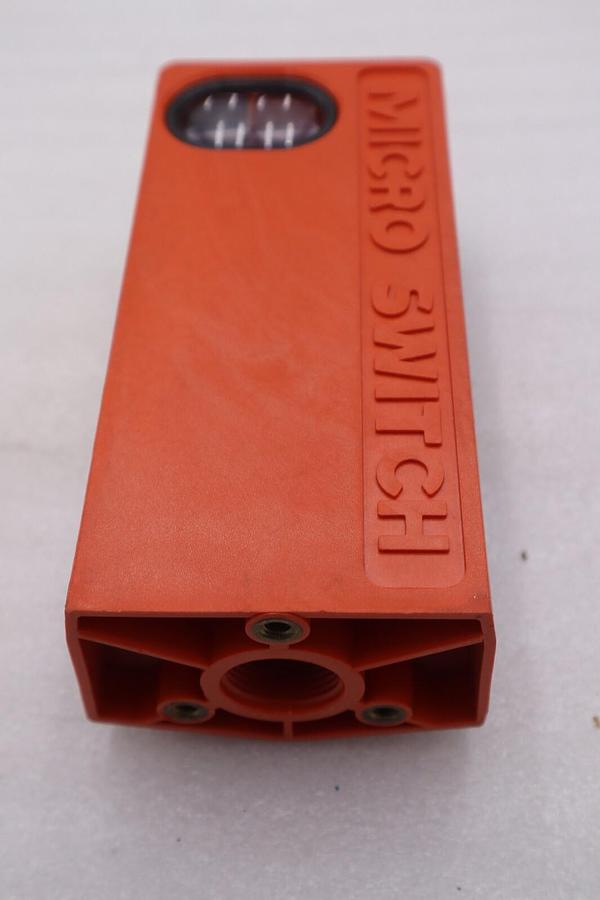 Used Micro Switch FE-MLS-8B Modulated Photoelectric Control NEW OPEN BOX STOCK L-426C
