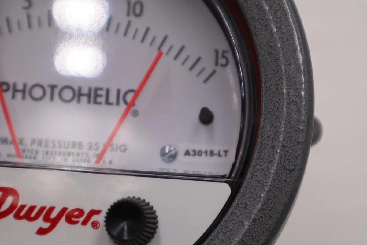 Used DWYER A3015-LT / A3015LT (NEW IN BOX) STOCK H1222