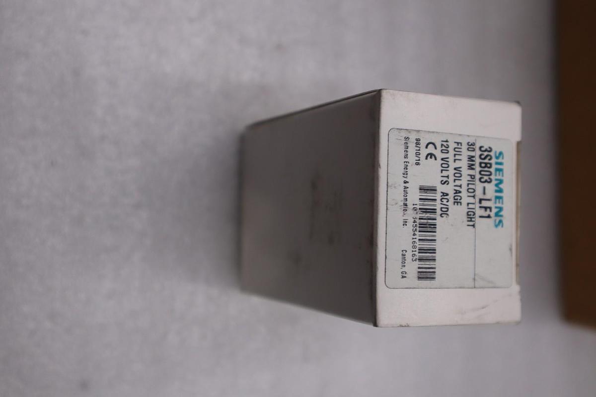 SIEMENS 3SB03-LF1G 120V - NEW IN BOX - STOCK GF672A