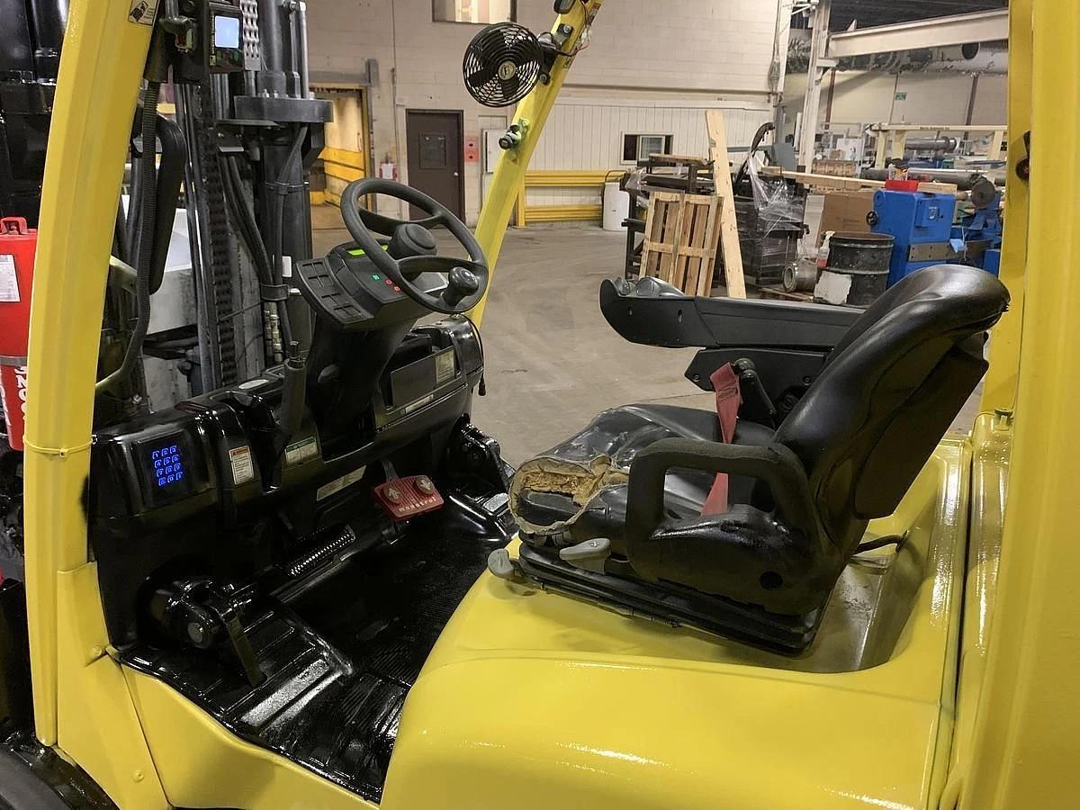 Used 15,500 POUND HYSTER MODEL S155FT FORKLIFT WITH 84" CASCADE PAPER ROLL CLAMP