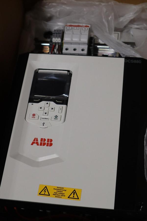 ABB DCS880-EP2-0100-05 PANEL DRIVE 230/460 VAC - 3PH 20/40HP - STOCK SGF-1