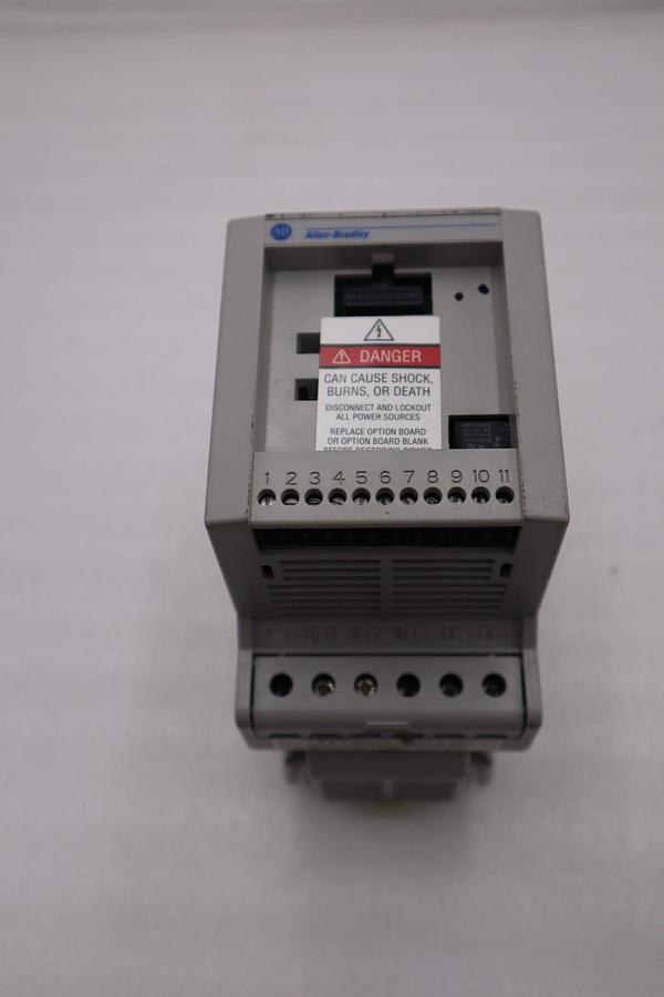 Used ALLEN BRADLEY 160-BA03NPS1 AC 1HP 380-460V-AC 0-240HZ DRIVE #H384A