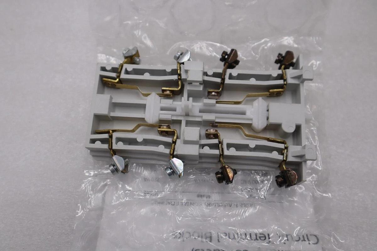 NEW OPEN BOX Eaton W22 Auxiliary Contact Kit 2NO & 2 NC STOCK G399A