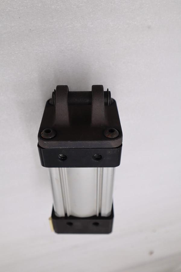 New Parker 1P4MA0021422 4MA SERIES TIE ROD PNEUMATIC CYLINDER STOCK H1475