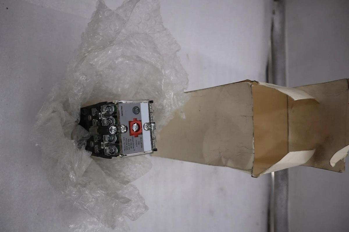 NEW OPEN BOX AB Allen-Bradley 700-P600A1 Drive AC Relay 600V Series A STK K3968C