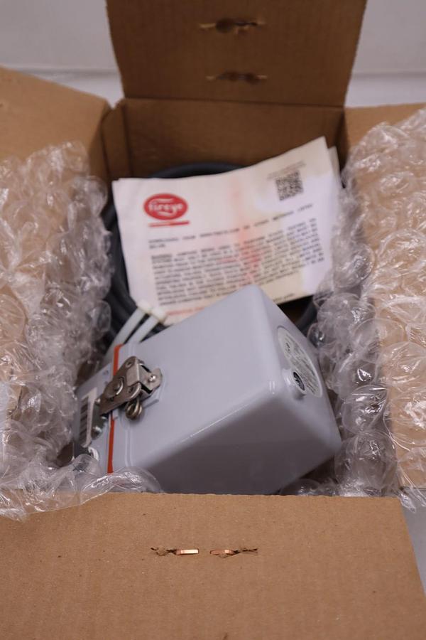 Fireye 55UV5-1009 UV Self-Check Flame Scanner With 1" NPT Threads NEW #H1859