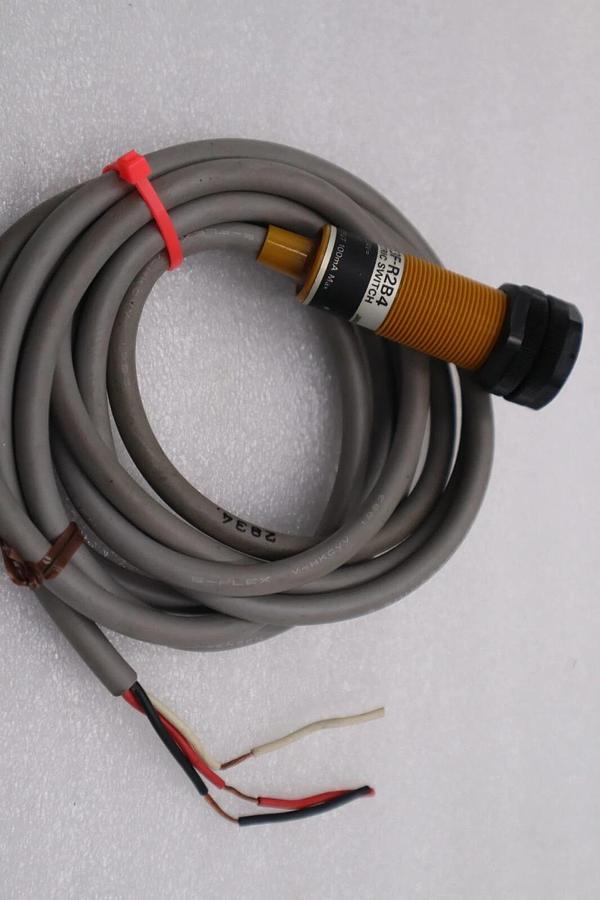 Used NEVER USED SURPLUS OMRON E3F-R2B4 PHOTOELECTRIC SWITCH STOCK L-63-C
