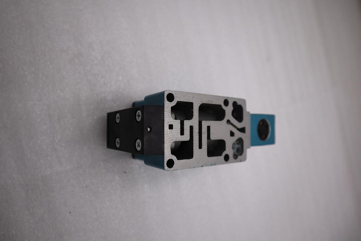 Used NEW MAC 6211C-000-PM-502DA W/ PME-502DA SOLENOID VALVE 6200 SERIES #H1398A