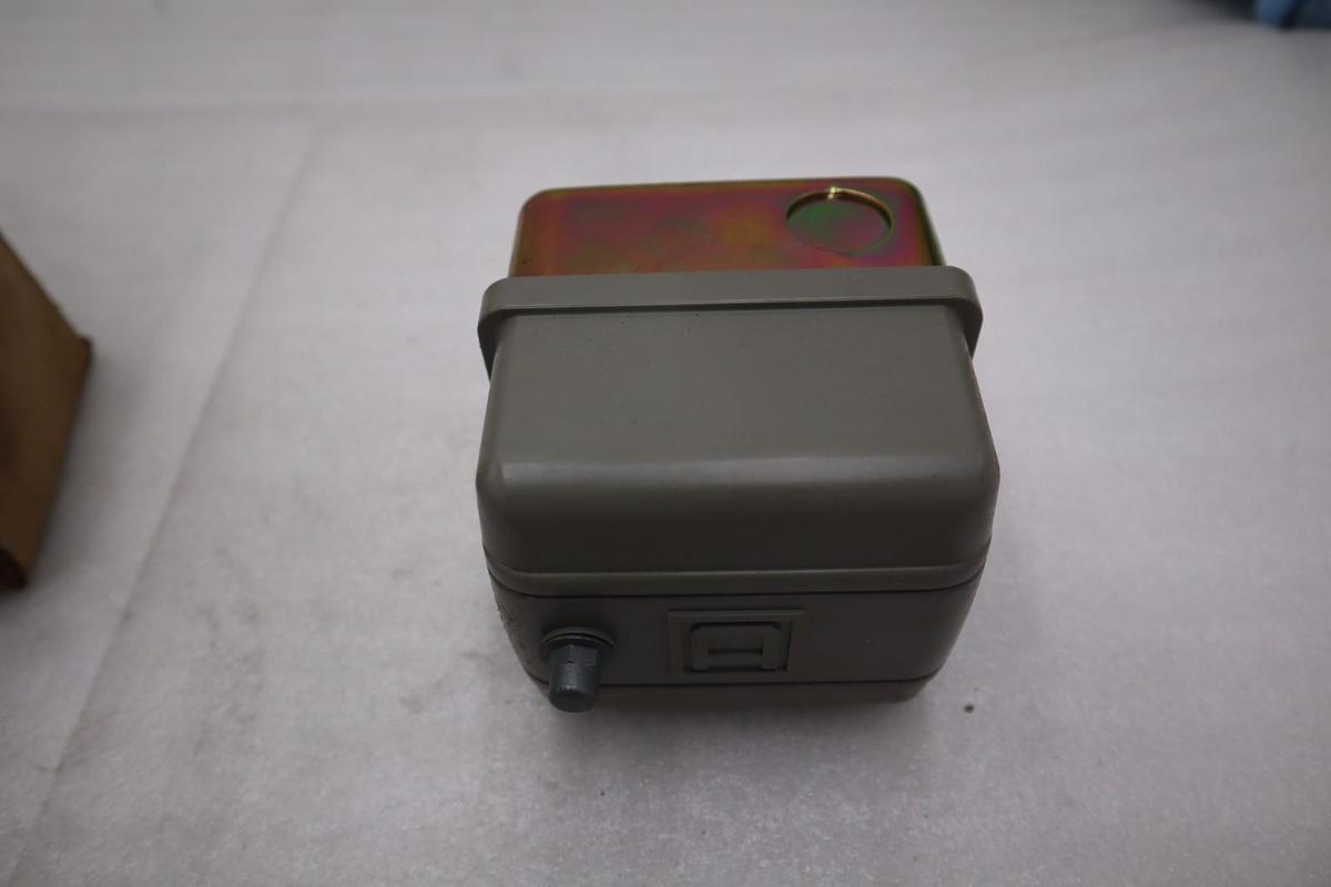 SQUARE D 9013GSB2J20H SER.C PRESSURE SWITCH - STOCK GF177A