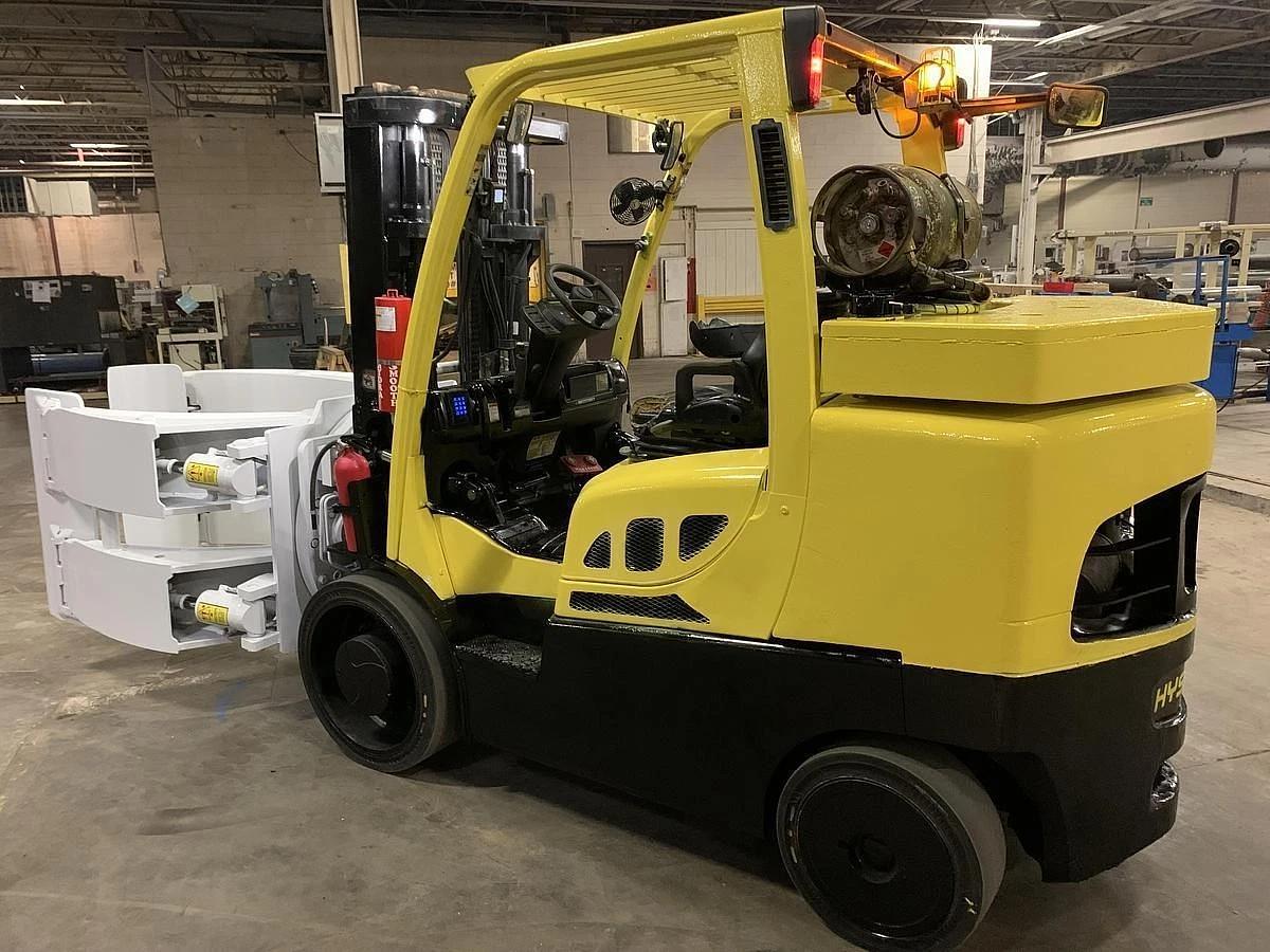 Used 15,500 POUND HYSTER MODEL S155FT FORKLIFT WITH 84" CASCADE PAPER ROLL CLAMP