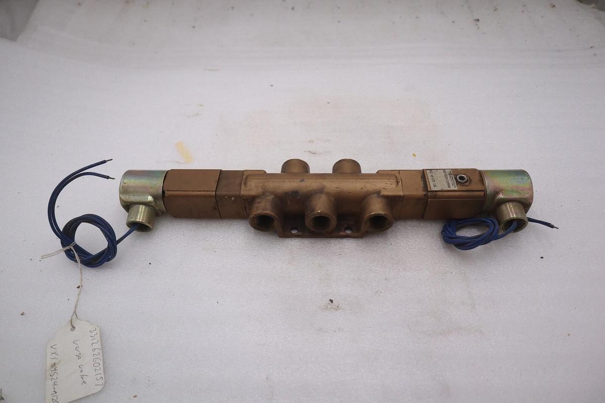 Used Versa 4 Way Valve VXX-4524-A120 4 Way / 3 Position STOCK 4718