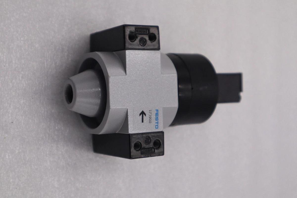 Used NEW Festo HEE-...D-MINI-24 173900 Solenoid Valve STOCK L-371-C