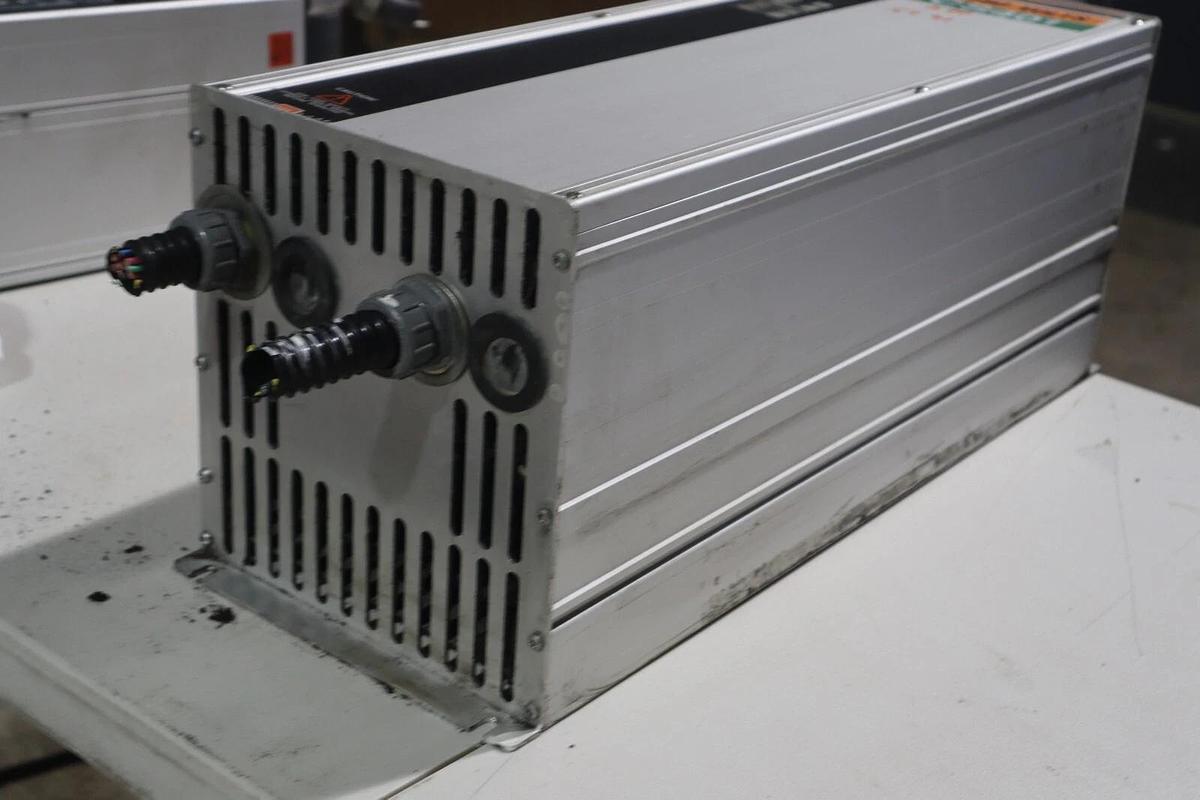 Used Danfoss VLT 3500 Type 3516 Adjustable Frequency Drive 175H7351 15HP STK 800A