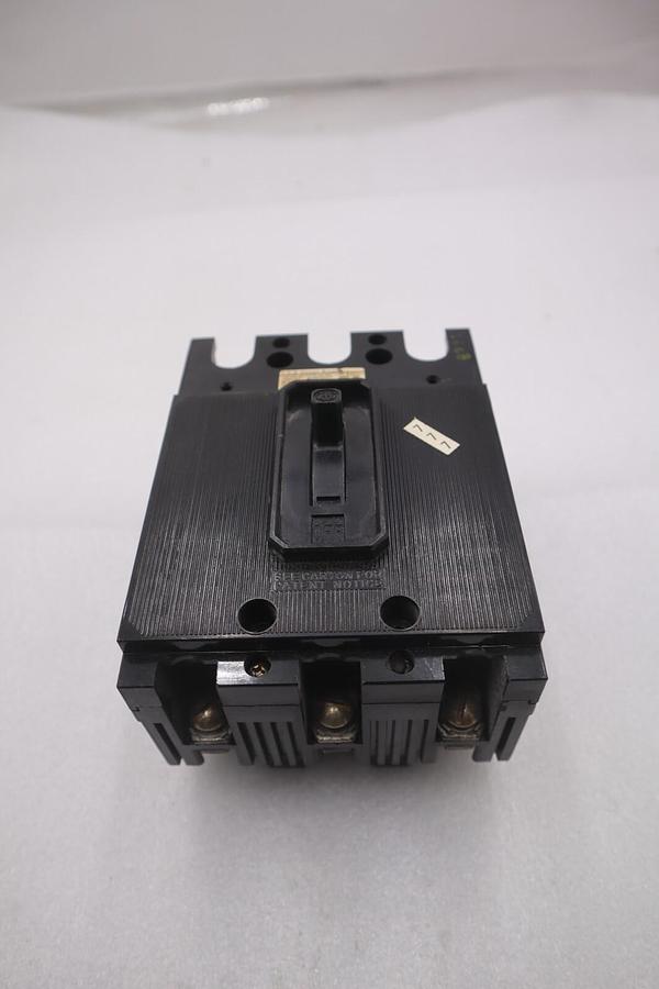 Used ITE CIRCUIT BREAKER EE3B015 15 AMP 3 POLE 240 VAC 125/250 VDC STOCK B-616