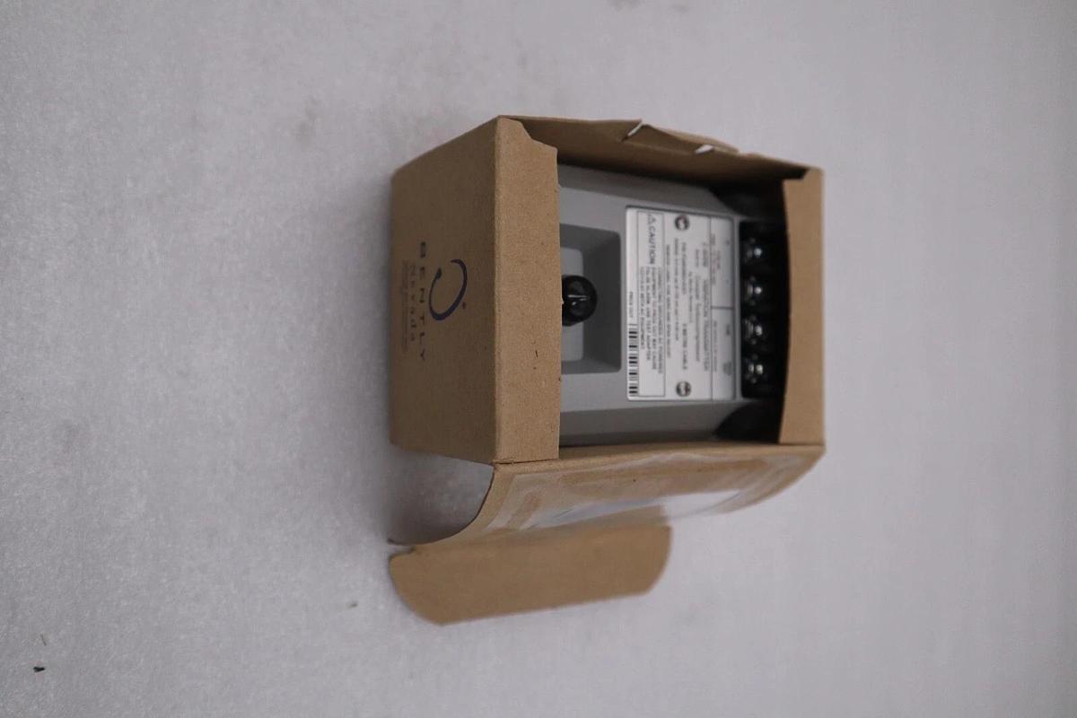 NEW OPEN BOX BENTLY NEVADA P3403893-0351 2 Wire Vibration Transmitter STK H79A