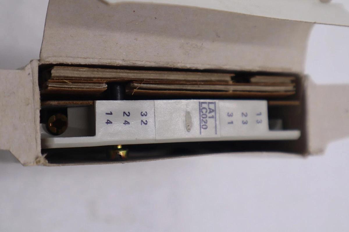 NEW OPEN BOX TELEMECANIQUE LA1 LC020 CONTACTS AUXILLIARIES STOCK L-441-C