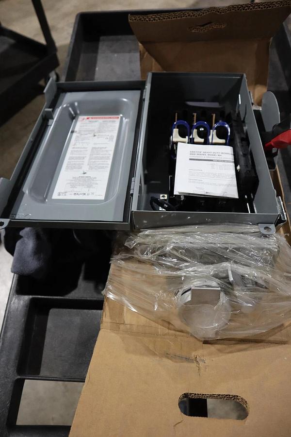Used NEW SQUARE D H361AWC FUSIBLE SAFETY RECEPTACLE SWITCH 30AMP STOCK H716