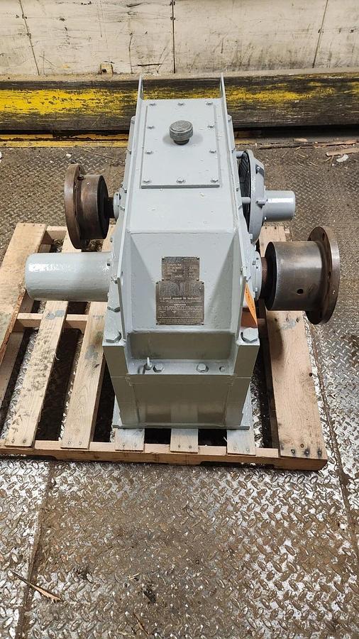 Used FALK ENCLOSED GEAR DRIVE SPEED REDUCER 3.650 RATIO 2090Y1-LR