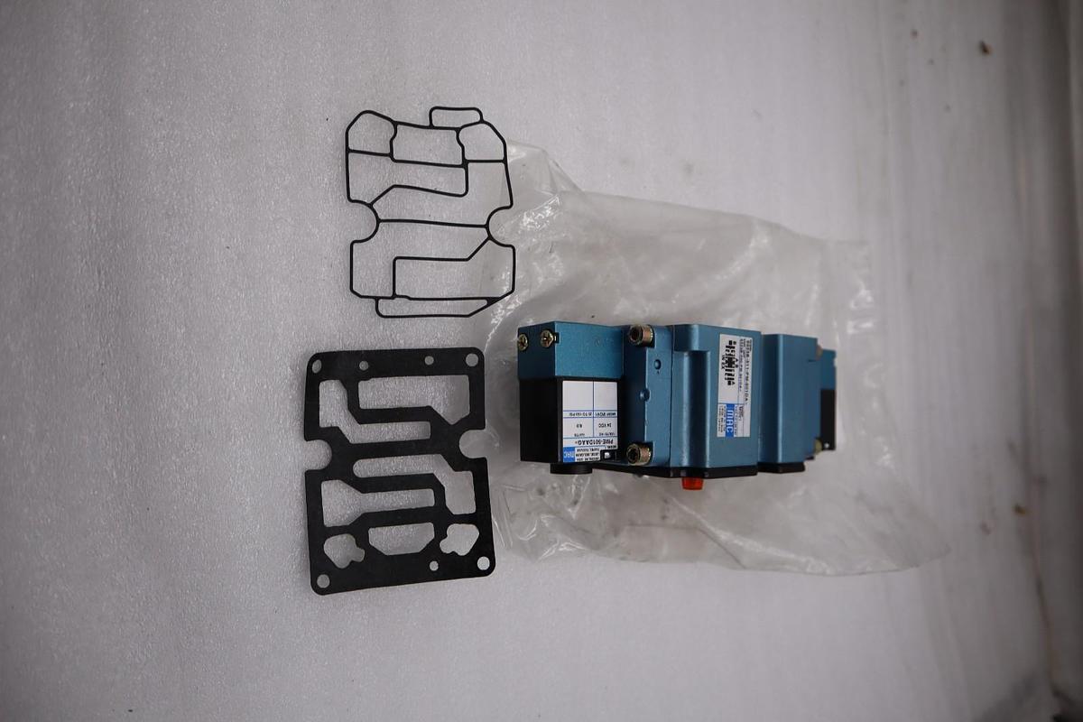 NEW Mac Valve 6533B-311-PM-501DA 4/3-way Closed Center STK H1461