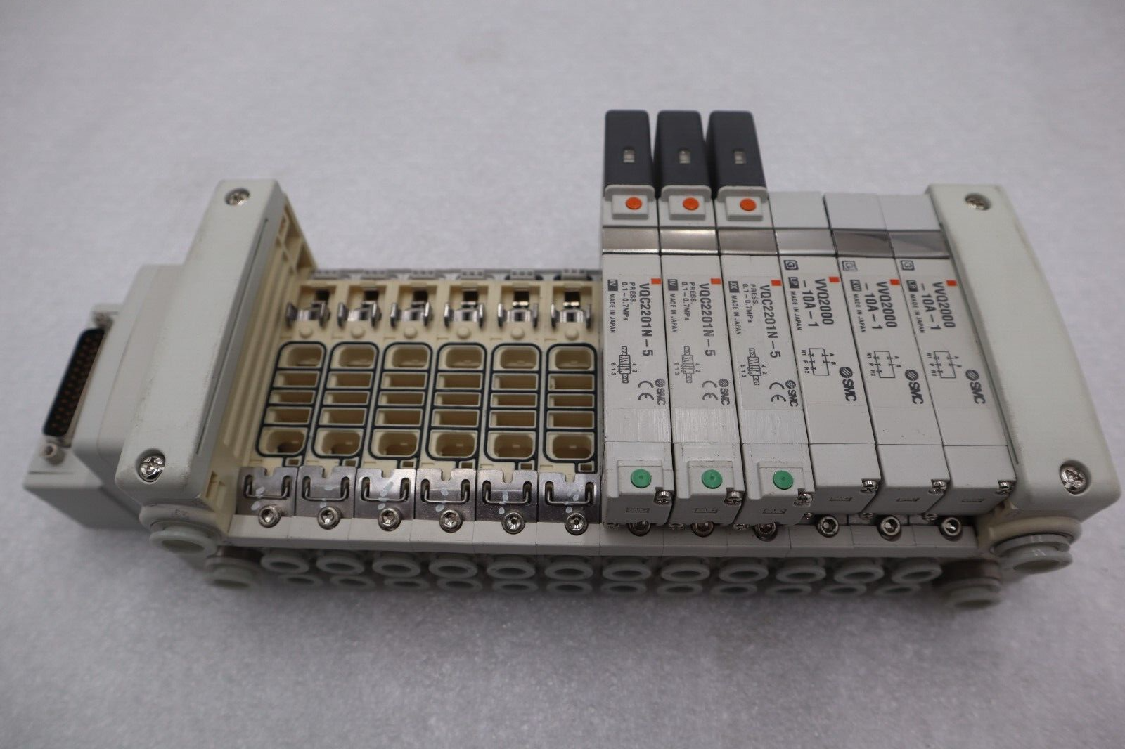 Used NEW SMC VV5QC21-12C6FD0-15-BABD5B3F-N Manifold STOCK K-2545