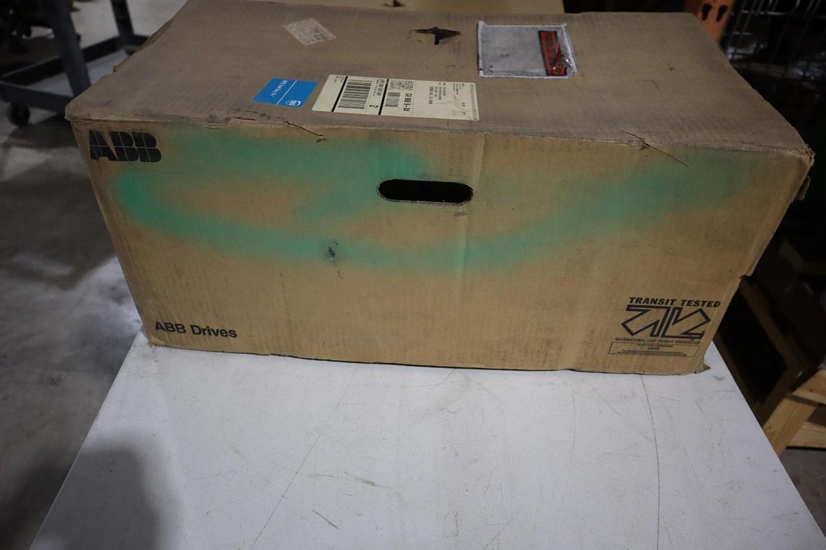 Used ABB ACS800-U1-0009-5+B056+P901 AC Drive 7.5 HP 5.5 kW STK 1529CC