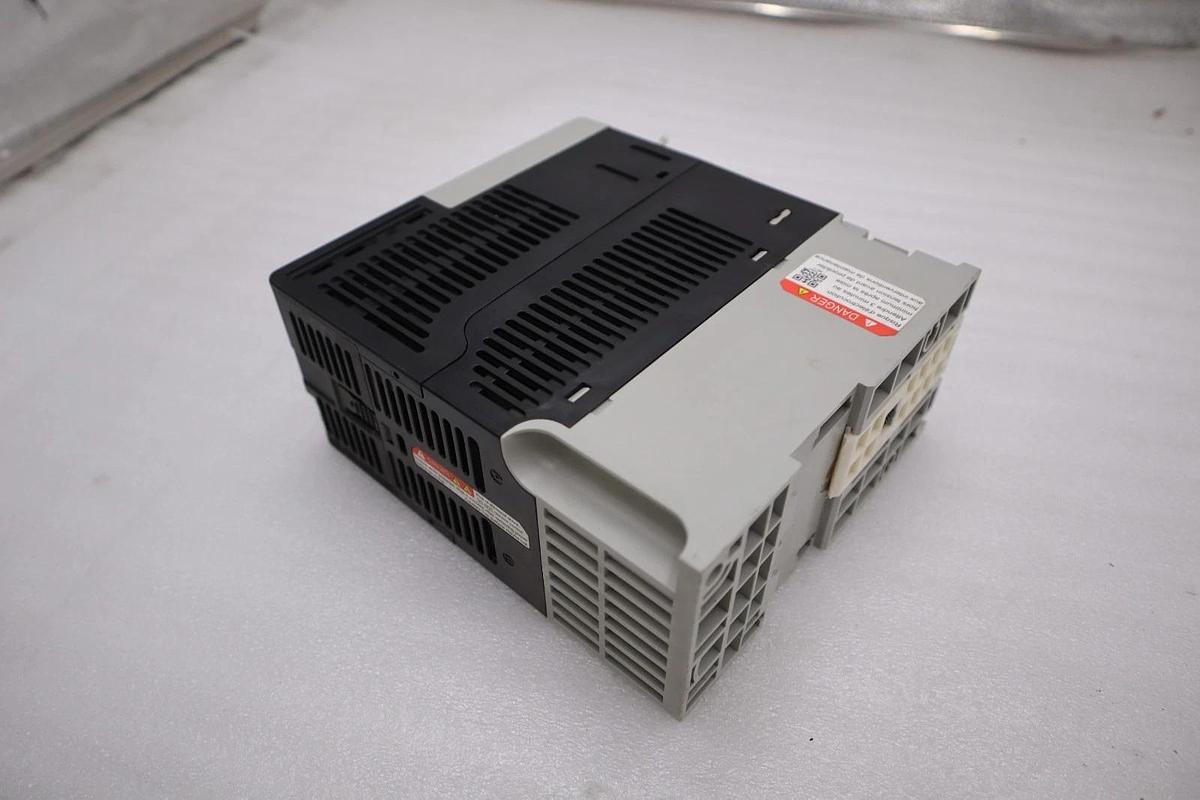 Used USED ALLEN BRADLEY 25B-D2P3N104 POWERFLEX 525 SER. A 1.0HP 25BD2P3N104 #H1820