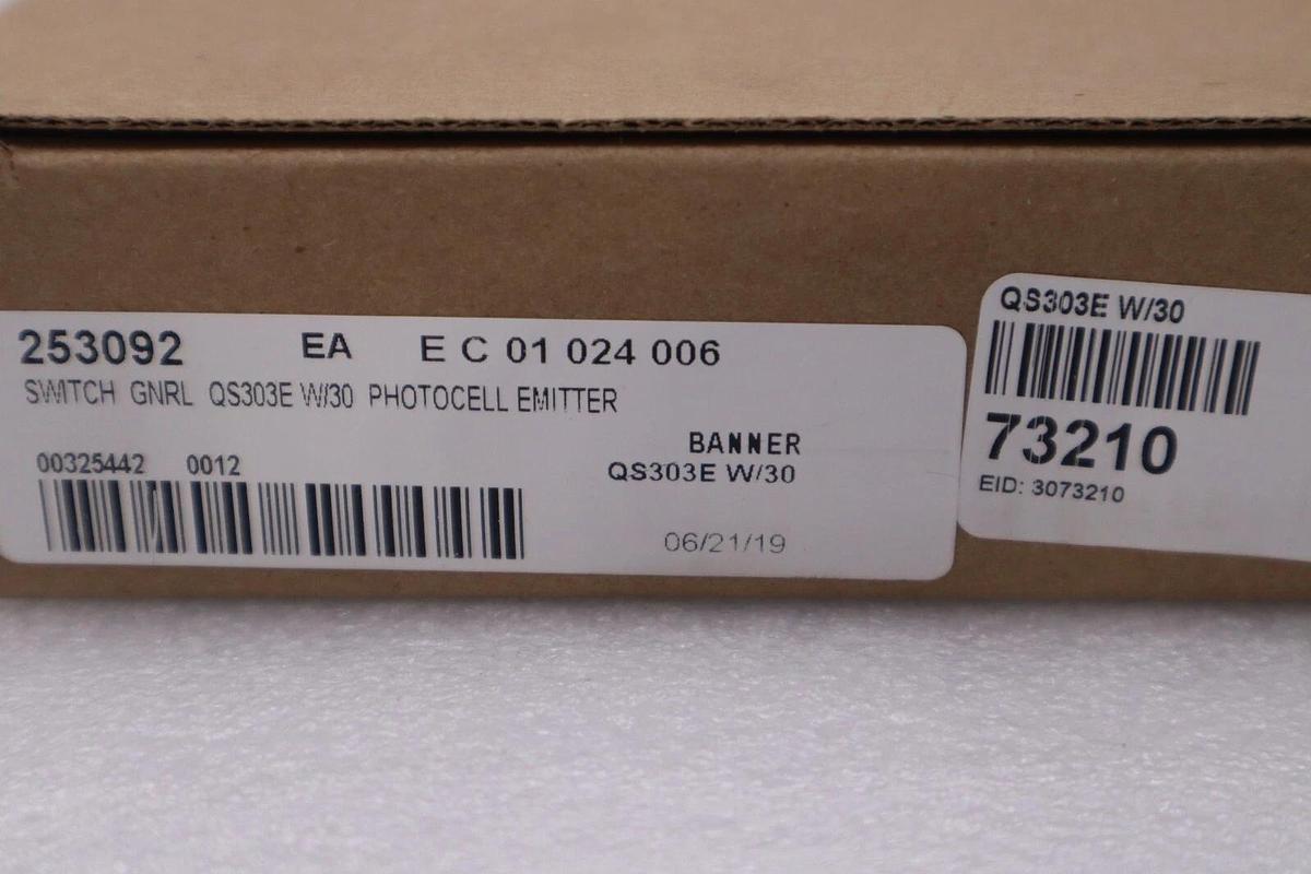 NEW IN BOX BANNER ENGINEERING QS303E W/30 / QS303EW30 STOCK G140