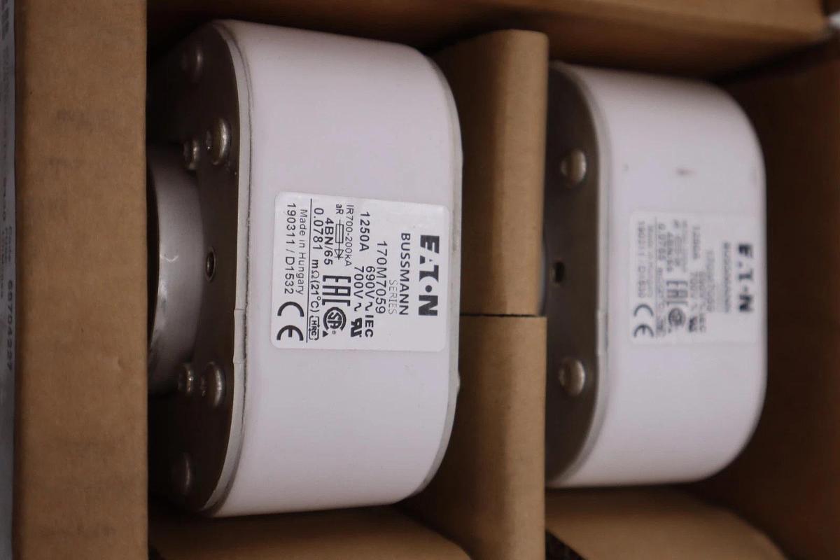 Used Bussmann 170M7059 FUSE 1250A 690V 4BN/65 AR UC - STOCK GF222