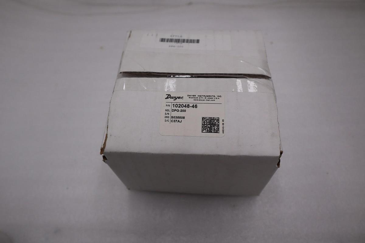 NEW IN BOX Dwyer 102048-46 DPG-200 Digital Pressure Gauge STOCK 3283A