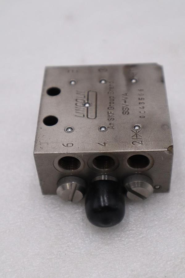 Used LINCOLN SKF SSV-VA 0C43566 DIVIDER VALVE BLOCK STOCK H1032A