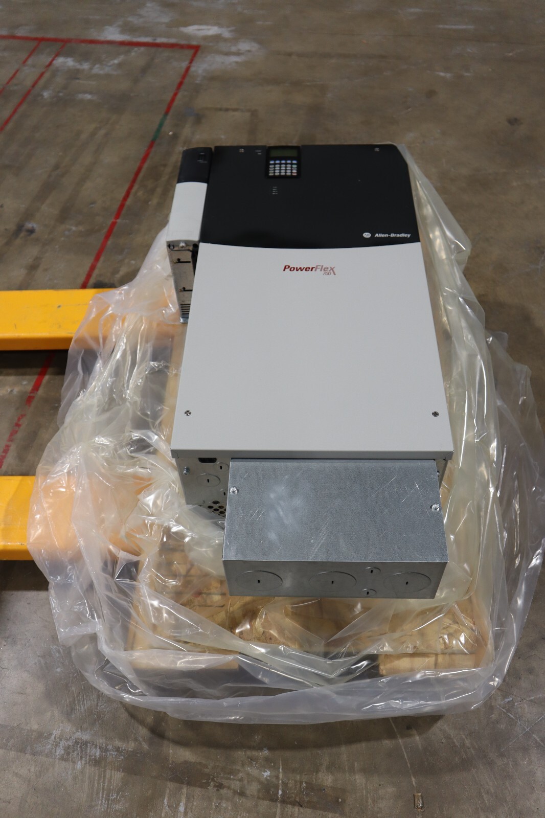 Used Allen Bradley 20DD248A3ENNACNNN 200 HP POWERFLEX 700 STOCK S-638