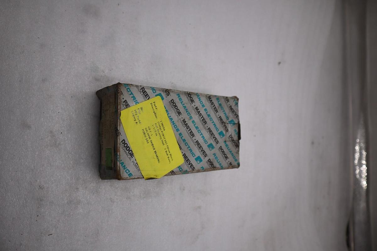 Used NEW OPEN BOX Dodge SC Pillow Block Bearing 1 1/8 Inside 123808 STK CC125