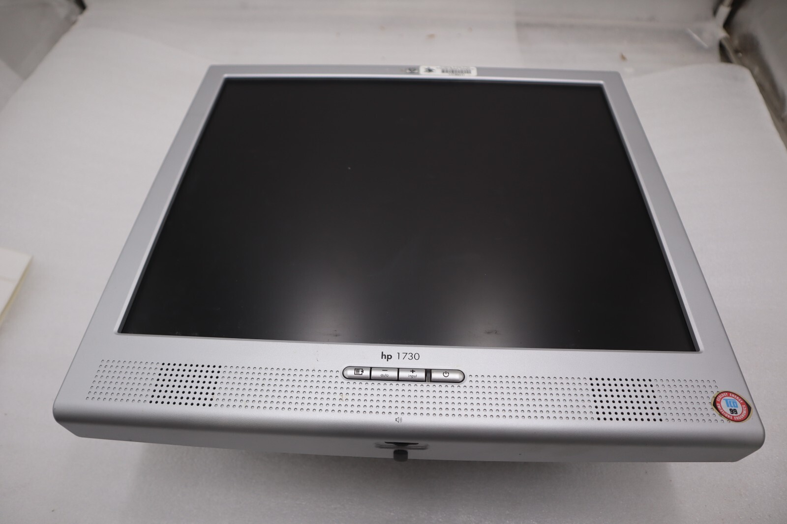 Used SURPLUS NEVER USED HP PE1238 L1730 17'' LCD Monitor  STOCK H81
