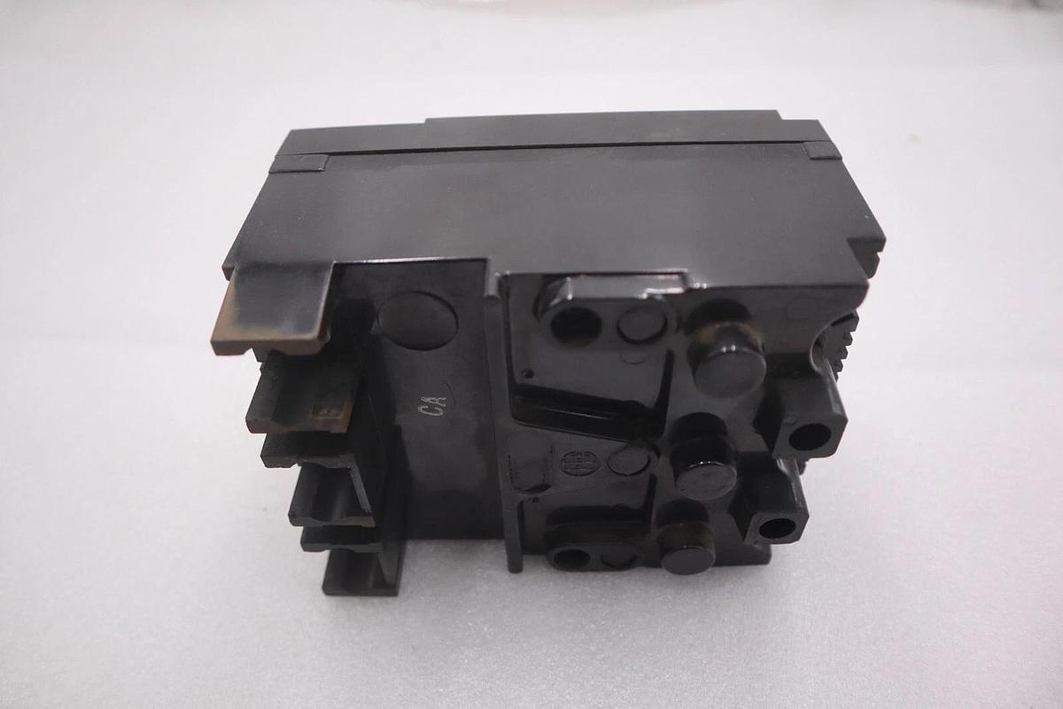 Used ITE CIRCUIT BREAKER EE3B015 15 AMP 3 POLE 240 VAC 125/250 VDC STOCK B-618