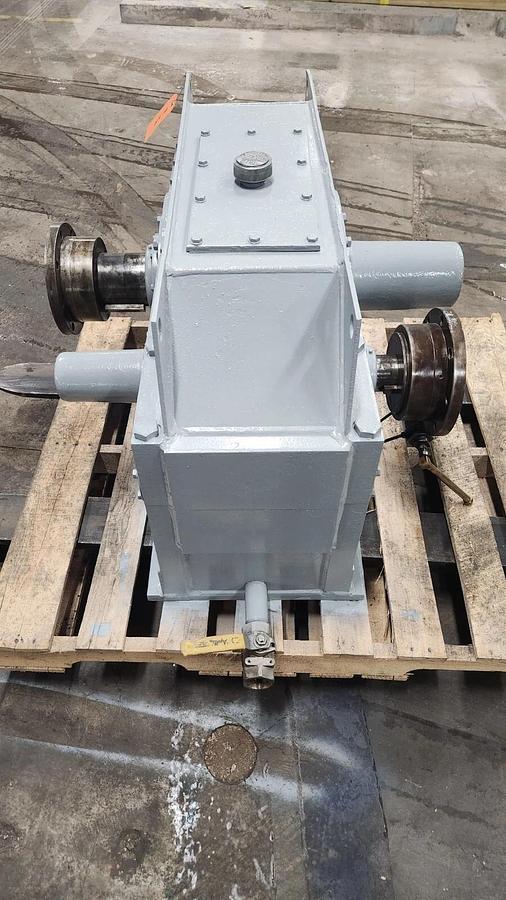 Used FALK ENCLOSED GEAR DRIVE SPEED REDUCER 5.643 RATIO 2090Y1-LD