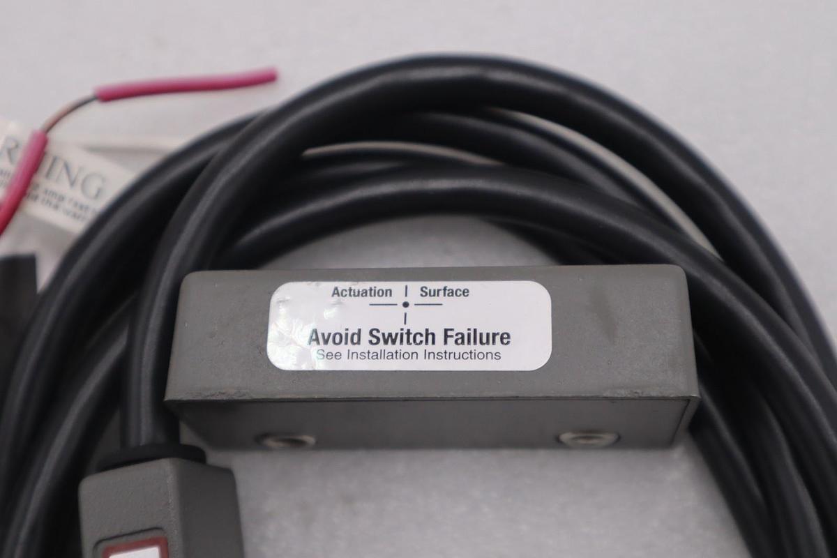 Used SENTROL 251-F7Z-06K FAIL SAFE GUARD SWITCH 12W 24V STK G899A