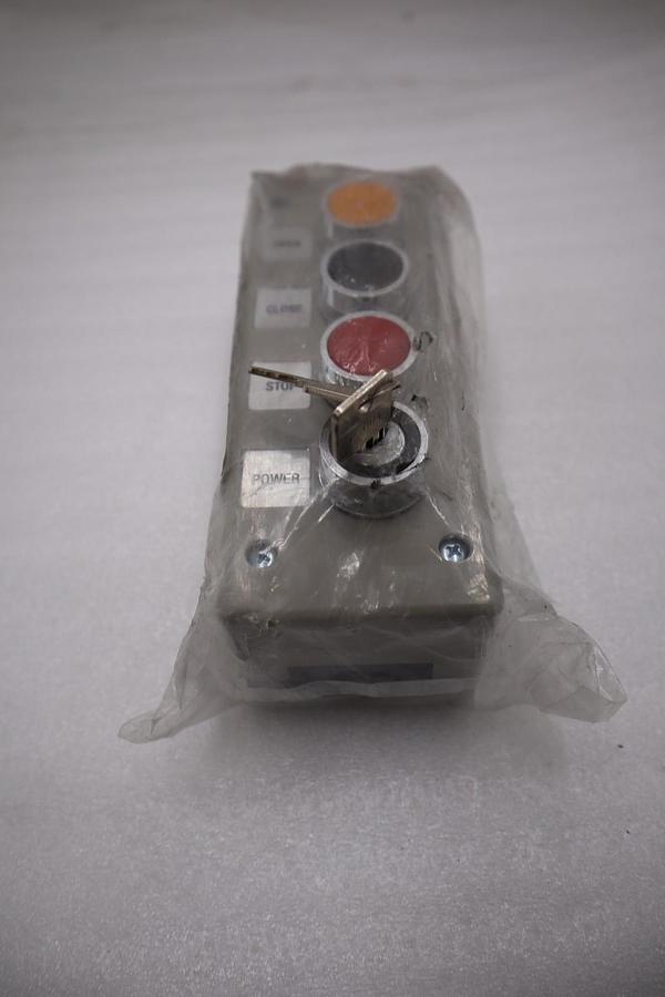 NEW 3 BXLT 3 Button Station Keyed OHD Open Close Stop STK H867A