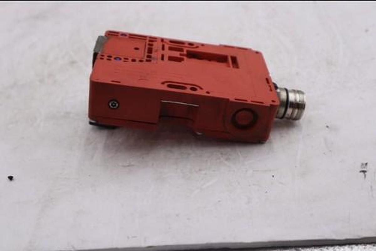 Used Allen Bradley Guardmaster TLS-3 GD2 QD SAFETY Interlock Switch TLS3GD2QD L-159
