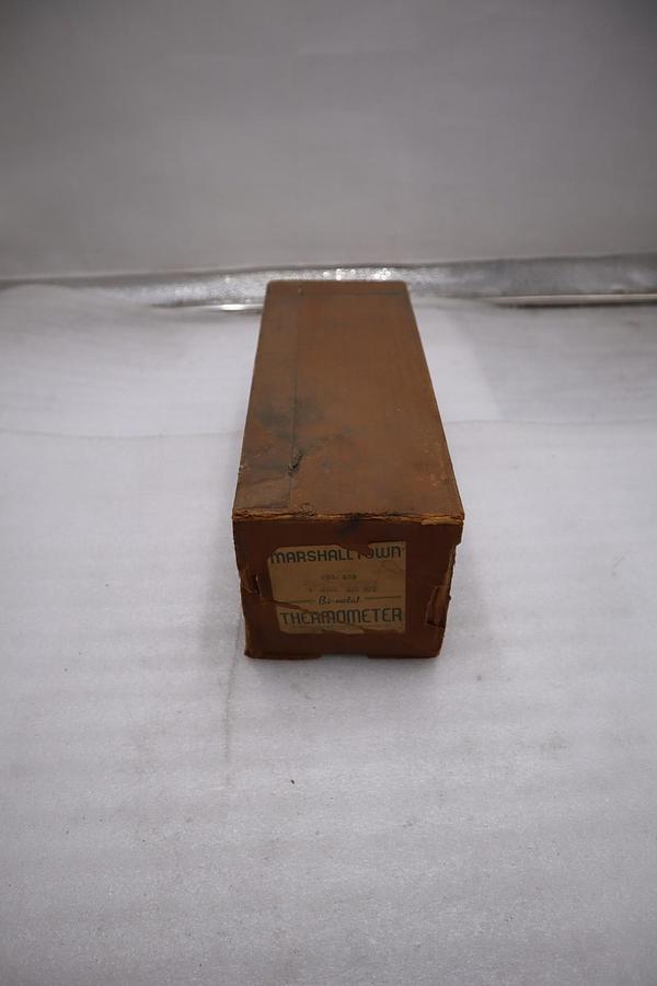 Used NEW OPEN BOX Marshall Town 3-1/2" Diameter Thermometer 100 to 500°C STK 5652CC