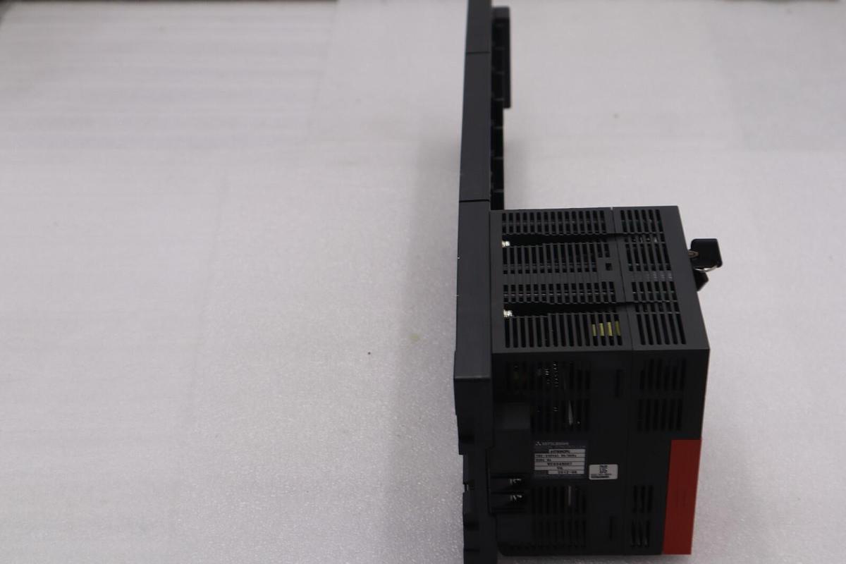 Used NEW MITSUBISHI A173UHCPU MOTION CONTROLLER W/ A178B-S1 8-SLOT BASE UNIT #L-700