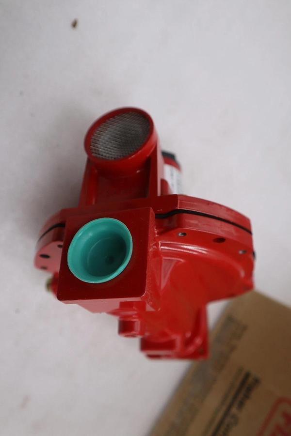 R622H-JGJ 1st Stage Regulator, 8-12 psig Spring, POL x 3/4" NPT NEW WITH BOX