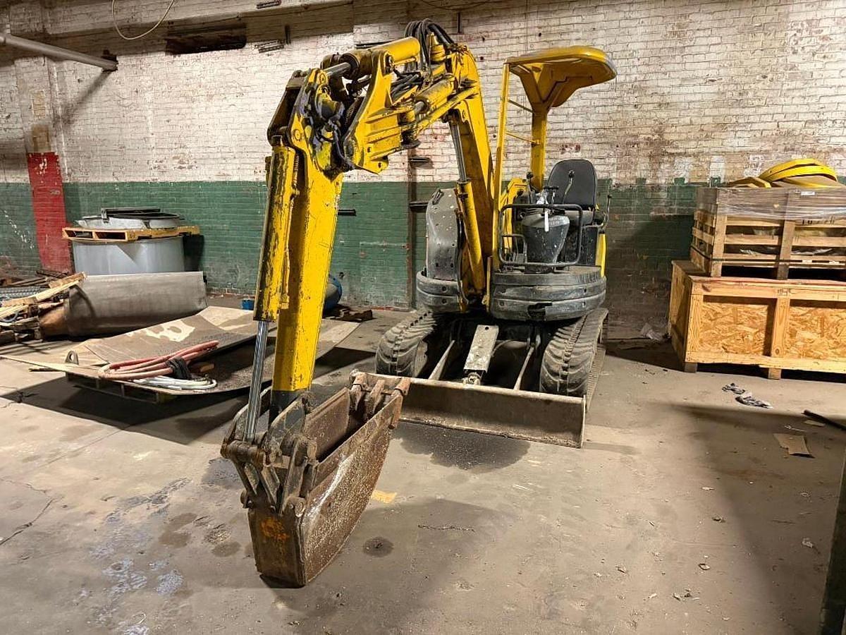 Used 2.6 TON CAPACITY KOMATSU PC28UU MINI EXCAVATOR